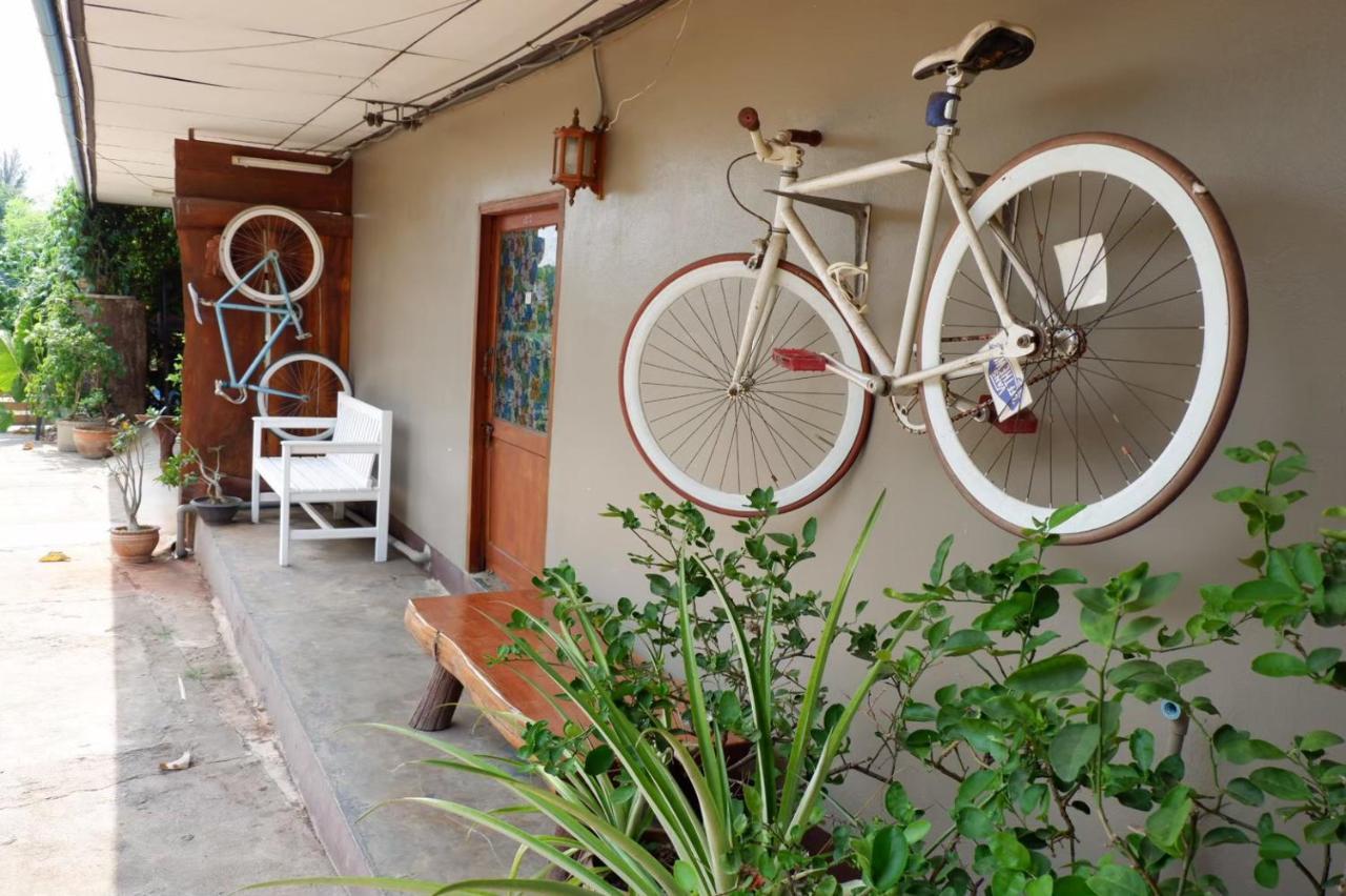 Chokchai Hotel Ban Huai Maenam Noi Exterior foto