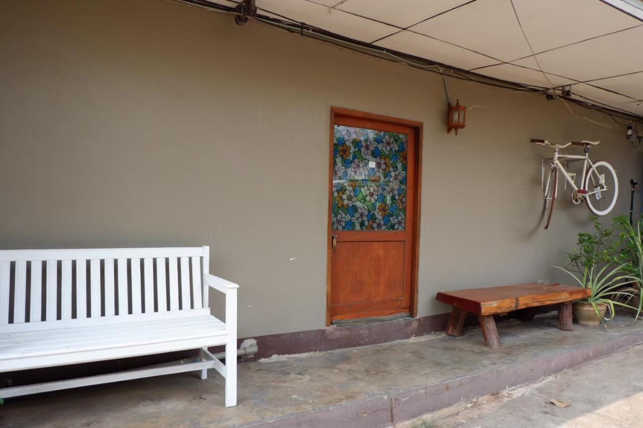 Chokchai Hotel Ban Huai Maenam Noi Exterior foto