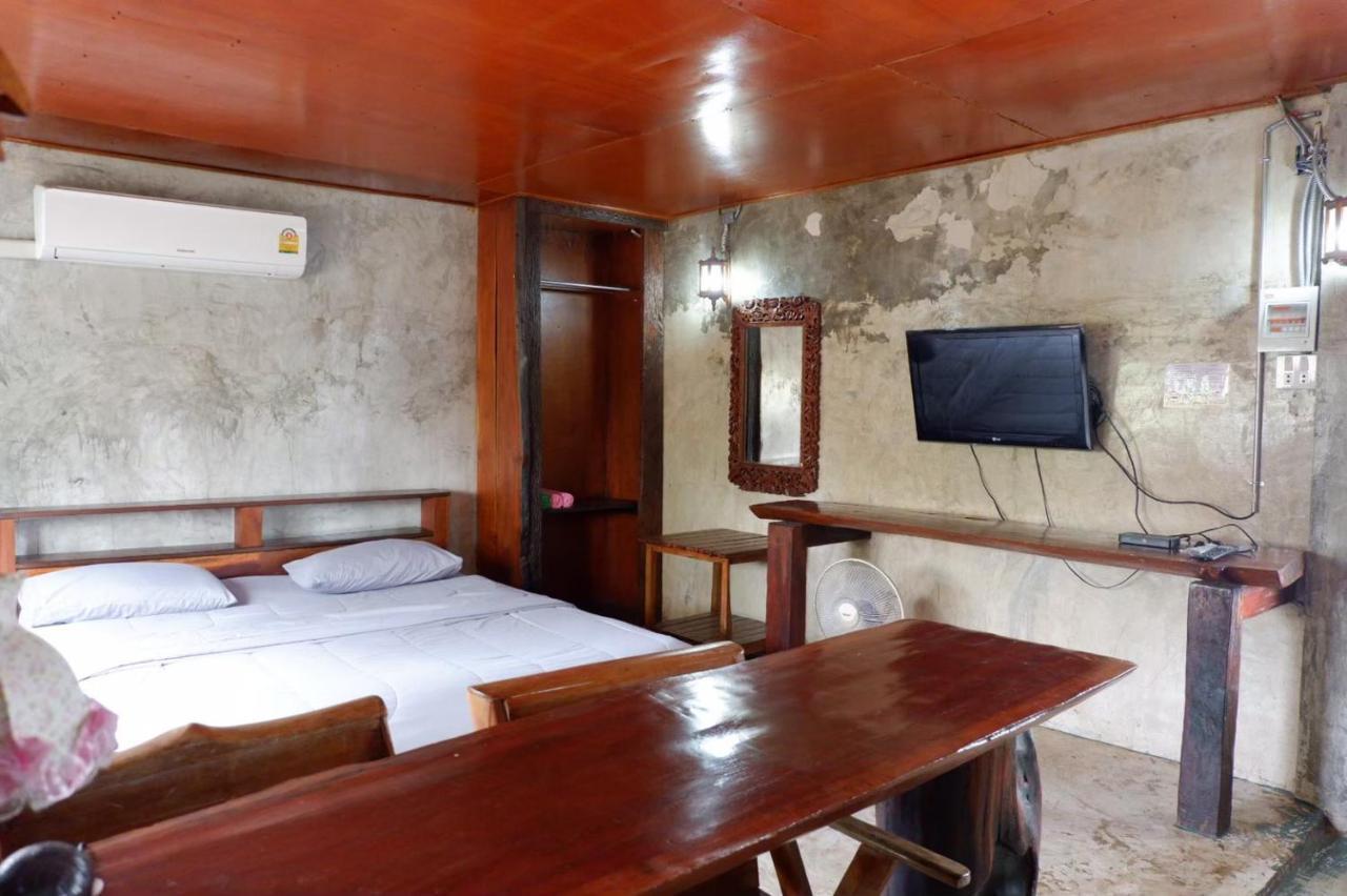 Chokchai Hotel Ban Huai Maenam Noi Exterior foto