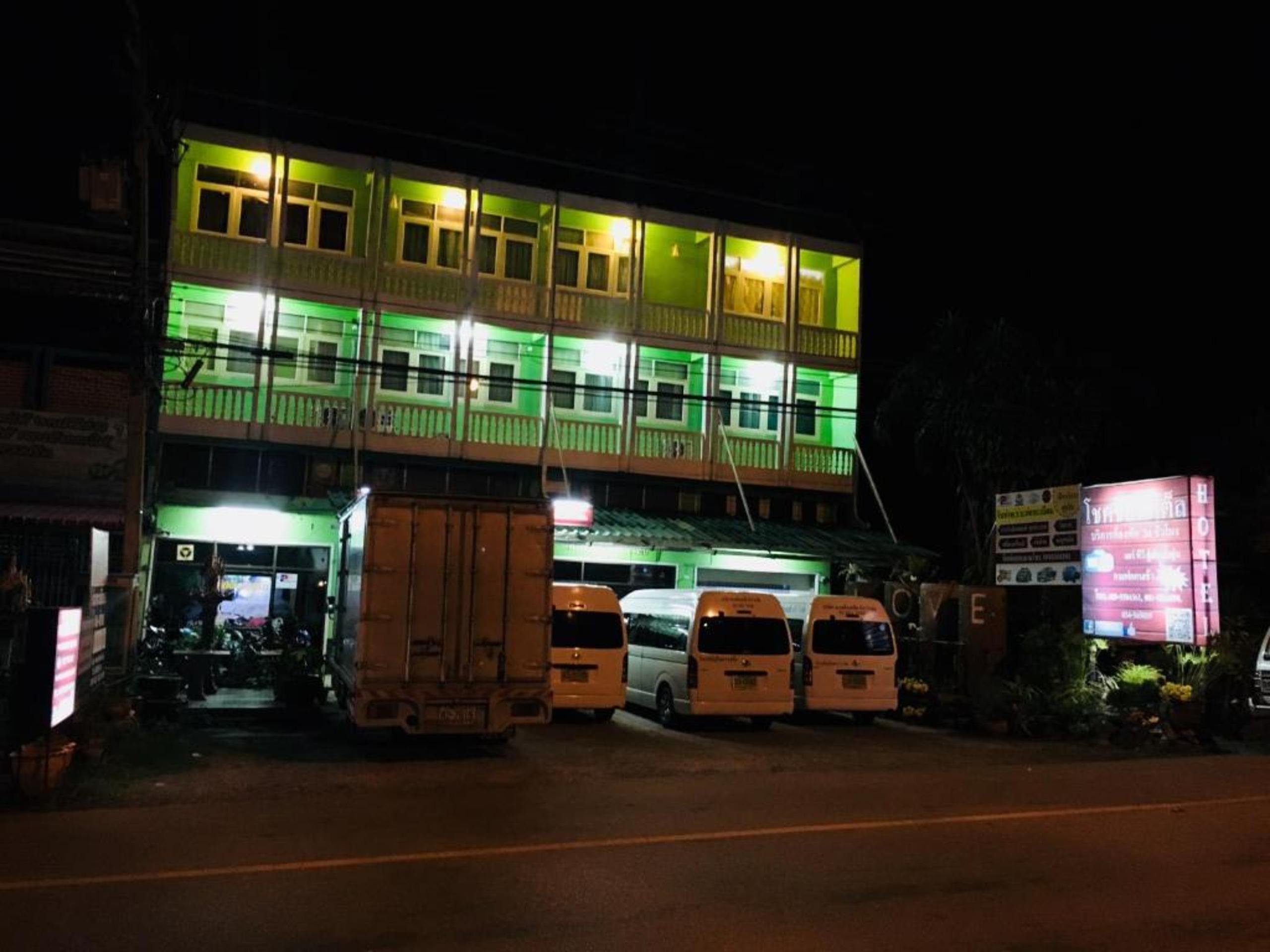 Chokchai Hotel Ban Huai Maenam Noi Exterior foto