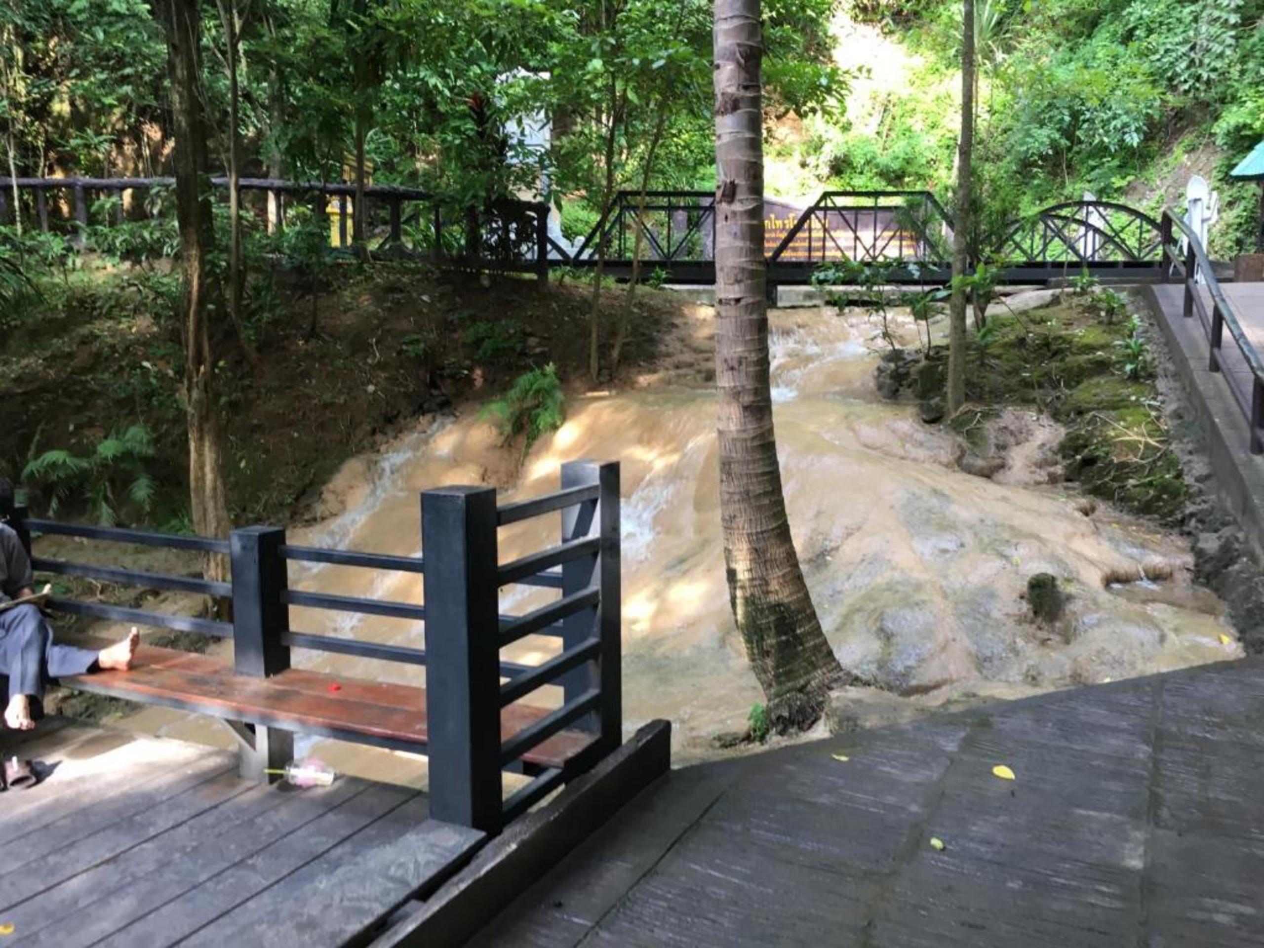 Chokchai Hotel Ban Huai Maenam Noi Exterior foto